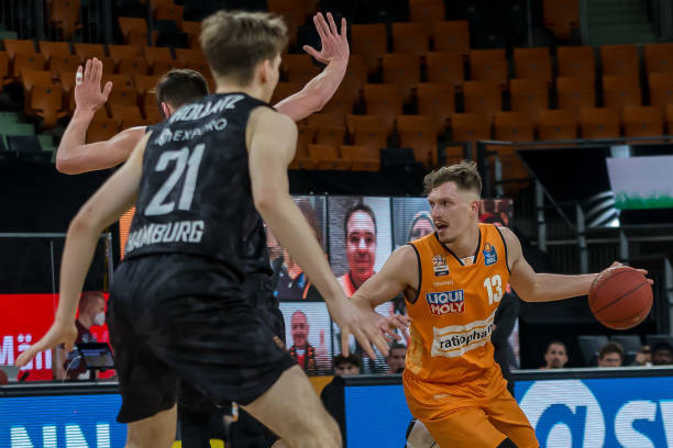 马内出售给 马内出售给